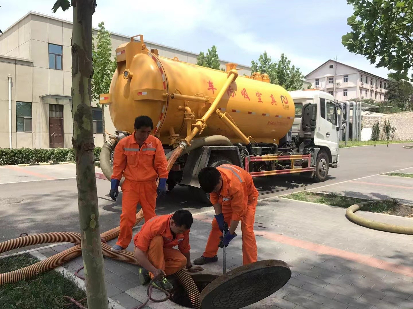 秦皇岛化粪池清理与5-8吨吸粪车施工效率分析